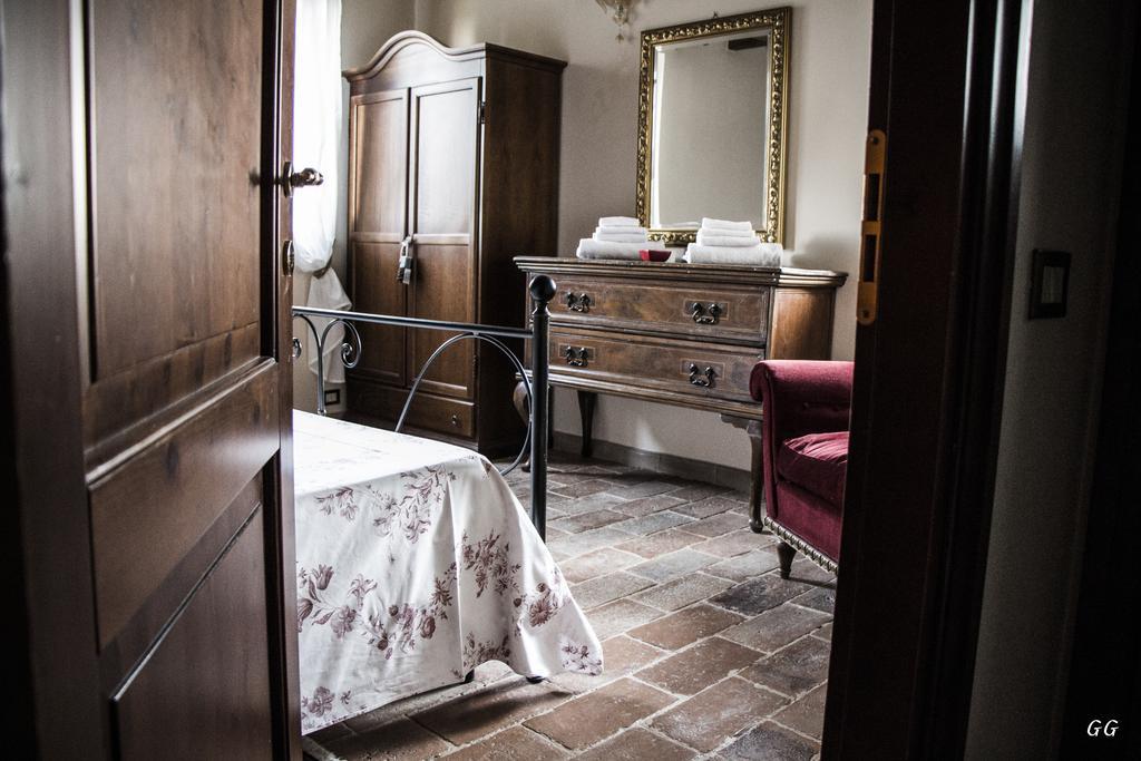 فيلا Mons Major Relais Montemaggiore al Metauro الغرفة الصورة